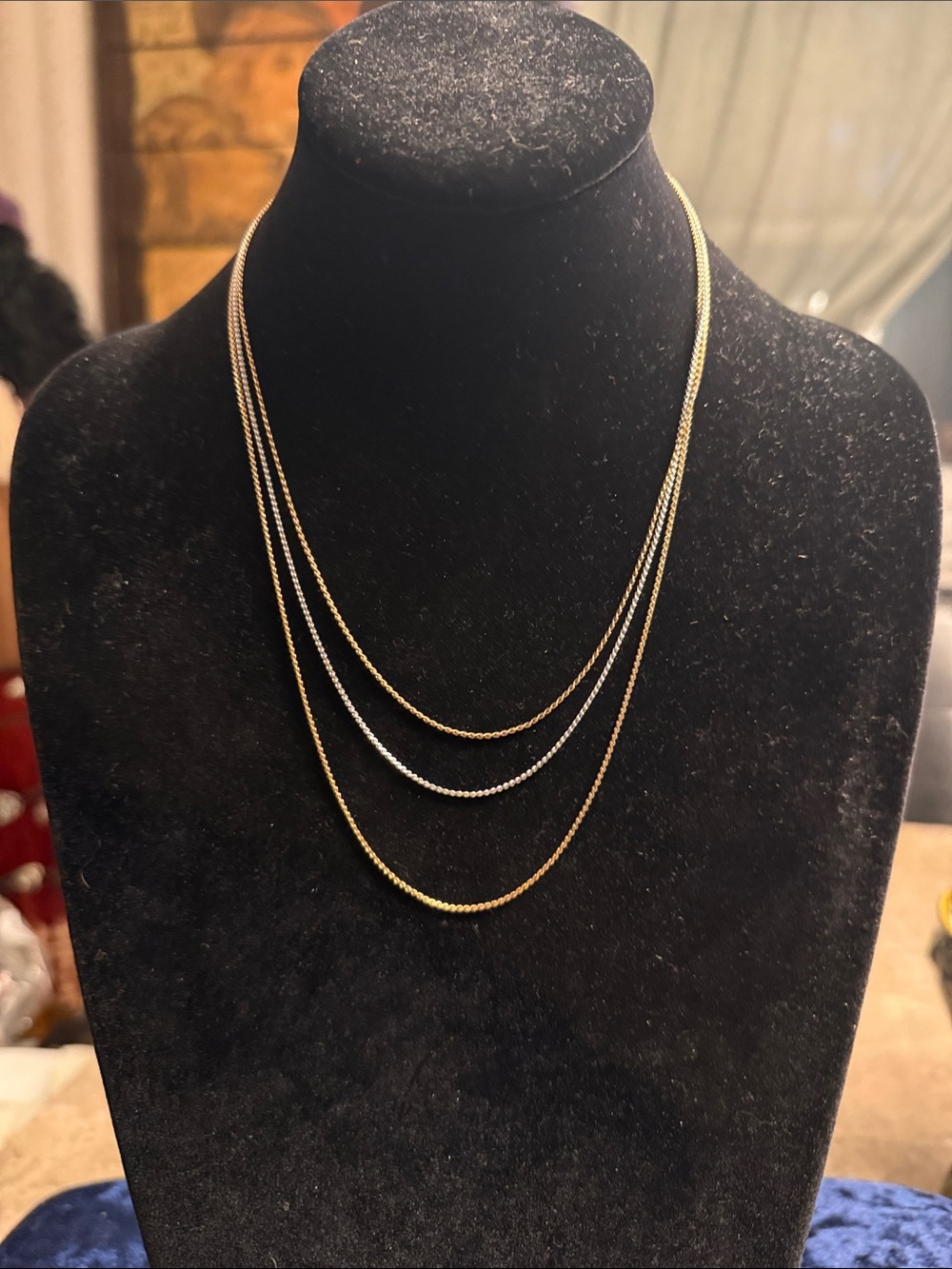 Vintage 1970s sara Coventry gold and Silvertone triple strand necklace
